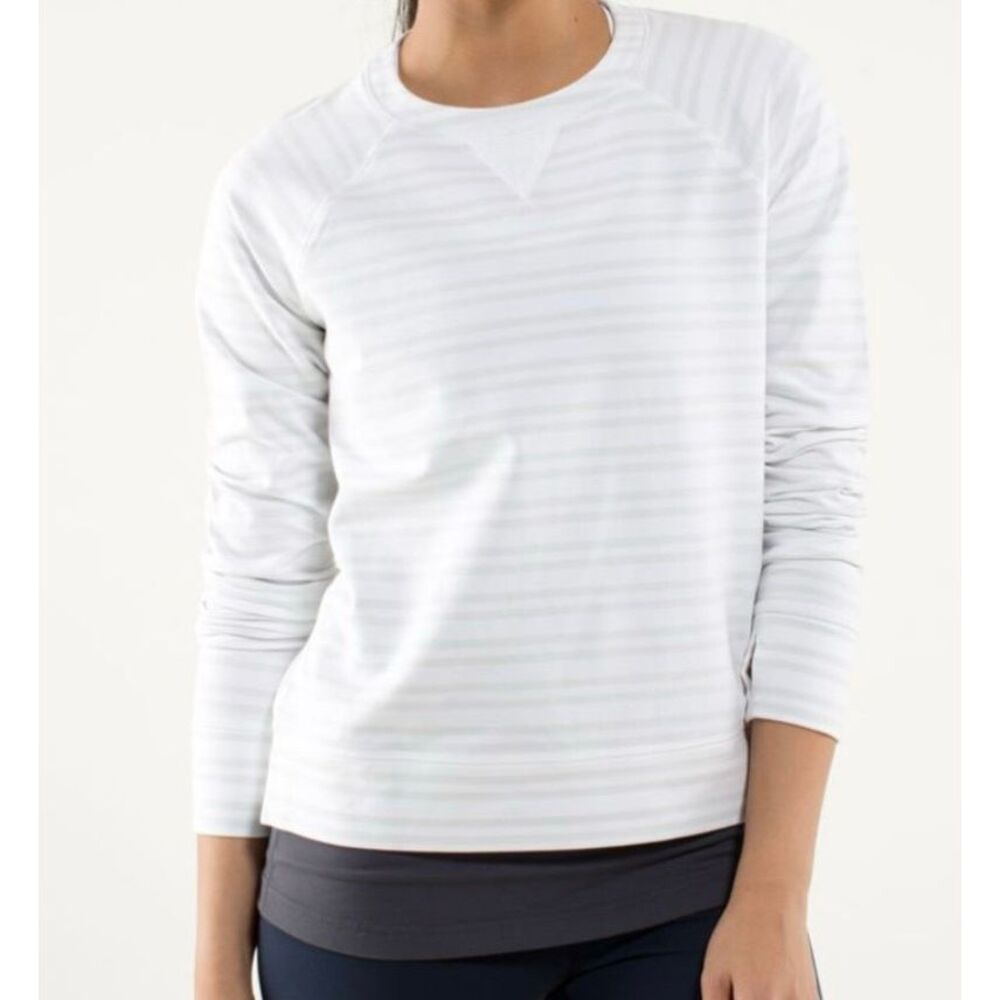 Flawed-lululemon athletica White Crew Neck Long Sleeve Sweater